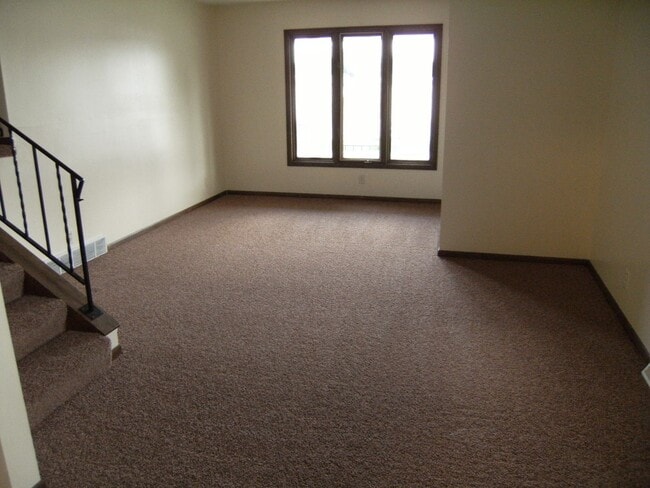 Building Photo - 3026-3028 Menke Cir