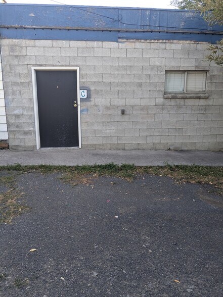 Primary Photo - 620 E Main St