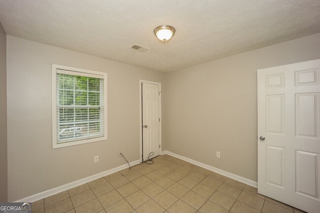 Building Photo - 5539 Hall Cir