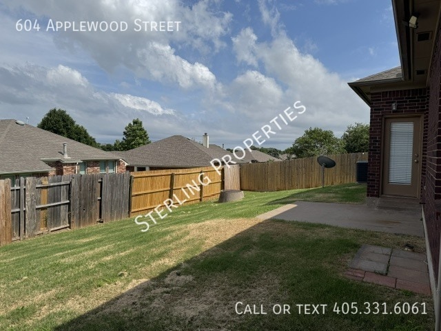 Building Photo - 604 Applewood St