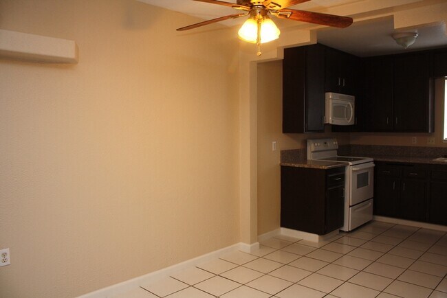 Building Photo - Superb Dual Master Townhome!