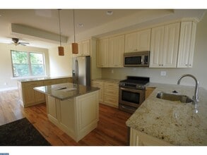 Building Photo - 242 Krams Ave