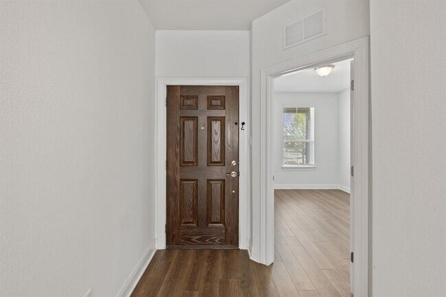 Building Photo - 138 Fern Dr