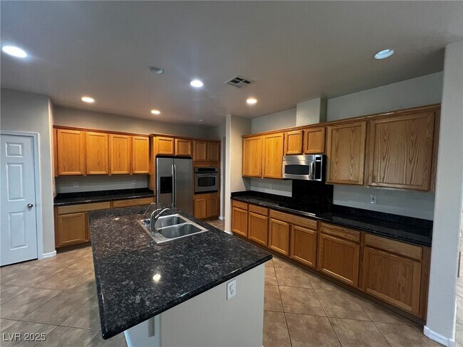 Building Photo - 3417 W Birdwatcher Ave