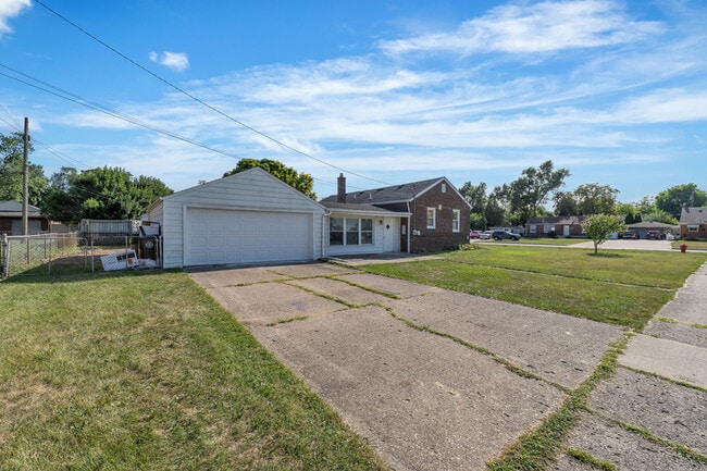 Building Photo - 14521 Trenton Rd