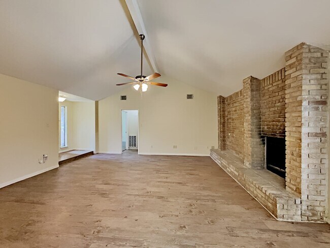 Building Photo - 19607 Horseshoe Lake Ln