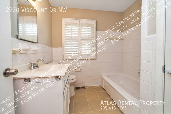 Building Photo - 2230 Viscount Dr NW