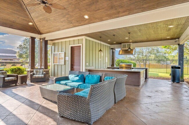 Building Photo - 1048 Limpkin St