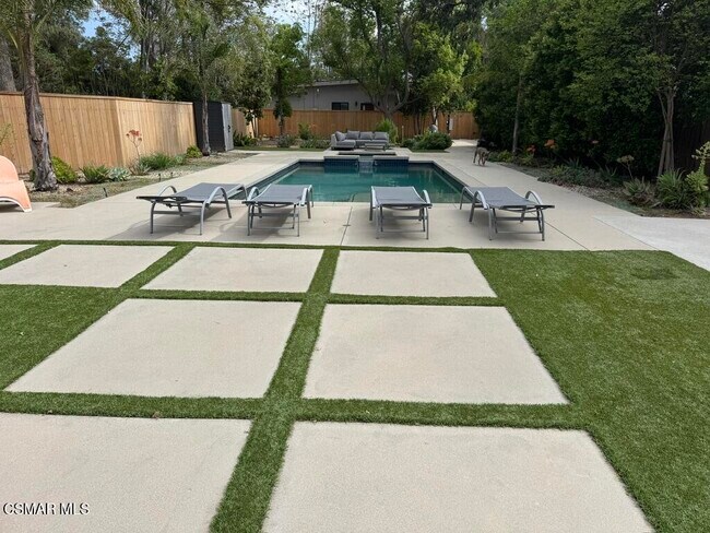 Building Photo - 23400 Collins St