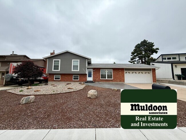 Building Photo - 3 Bedroom Tri Level with Spacious Yard 80918