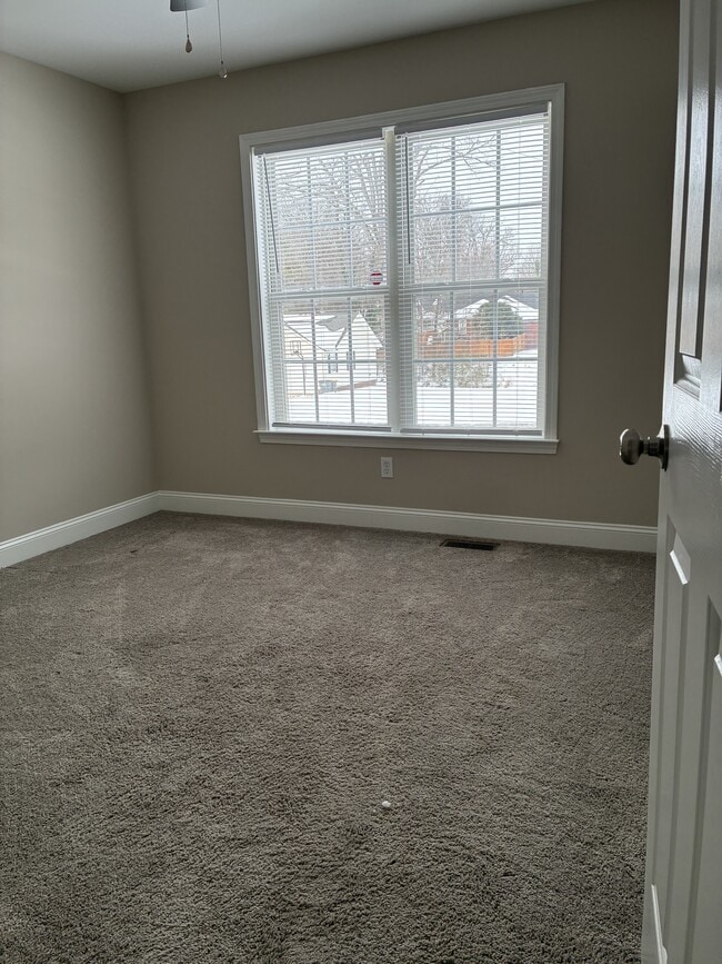 Building Photo - 231 Summerpine Pl