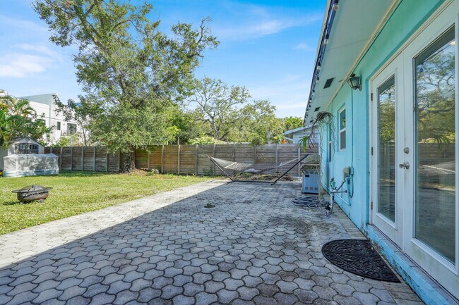 Building Photo - 501 SW 8th St