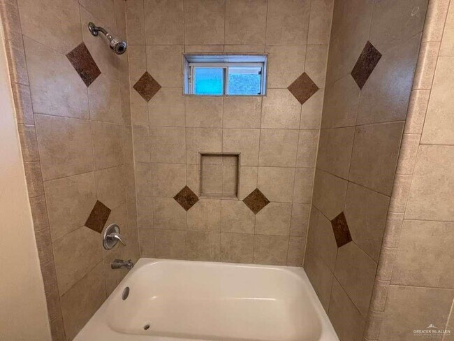 Building Photo - 17 Tampa St
