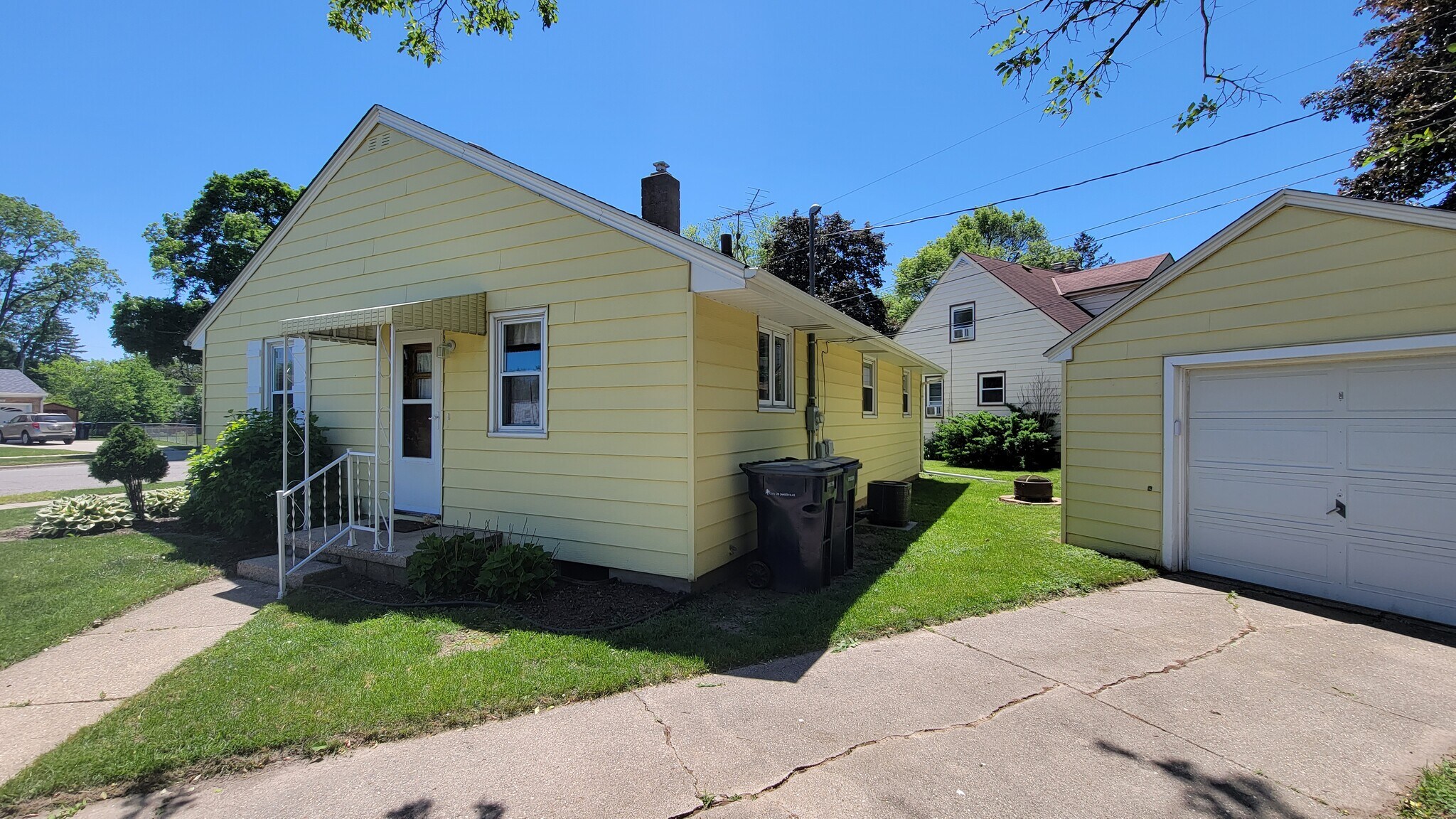 Building Photo - 1125 Woodman Rd