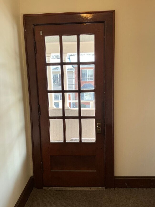 Building Photo - 10 Erin St