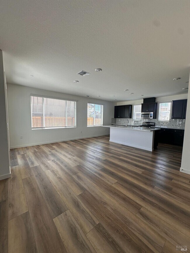 Building Photo - 2476 Laramie Cir