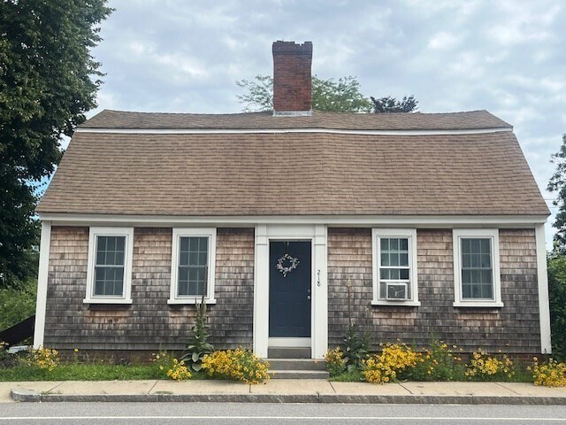 Building Photo - 218 Sandwich St
