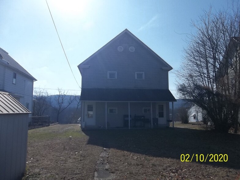 rear - left side entrance - 533 Susquehanna Ave