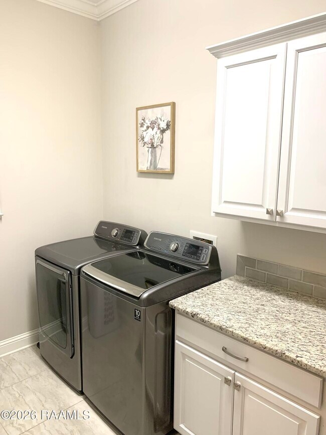 Building Photo - 200 Cypress View Dr