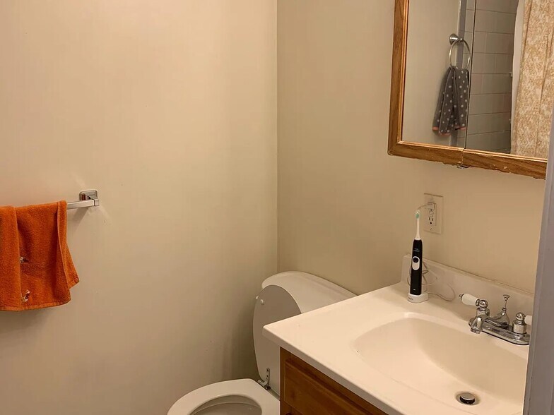 Building Photo - 79 Highland St