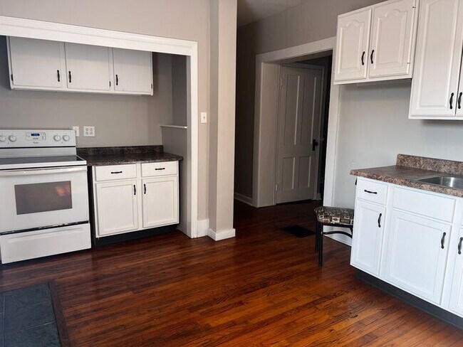 Building Photo - 2 Bedroom with All Utilities included Close to ISU