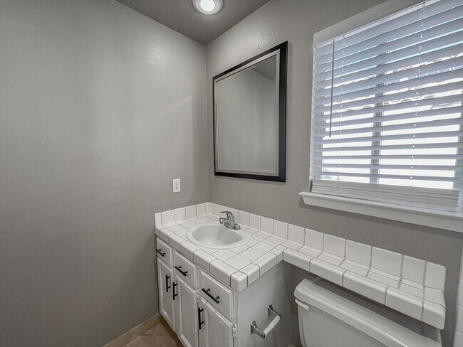 Building Photo - Spacious 4-Bedroom Home in Prime Green Val...