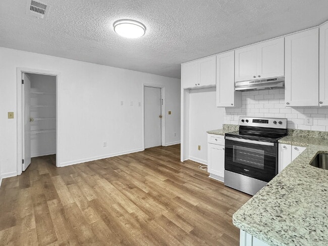 Building Photo - Charming 3-Bedroom Brick Ranch with Large Fenced Yard in Heart of Gainesville