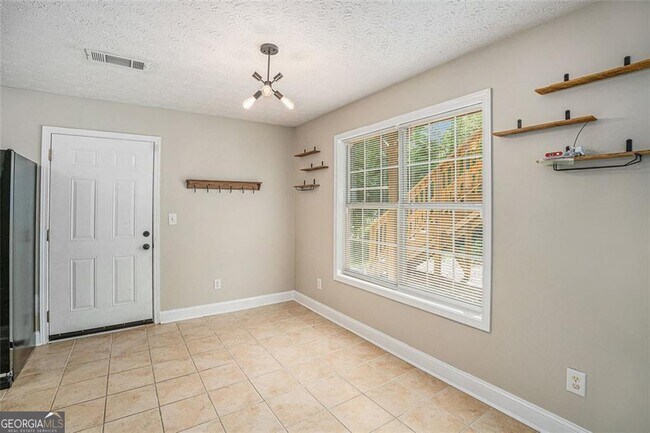 Building Photo - 3610 Bonneville Dr