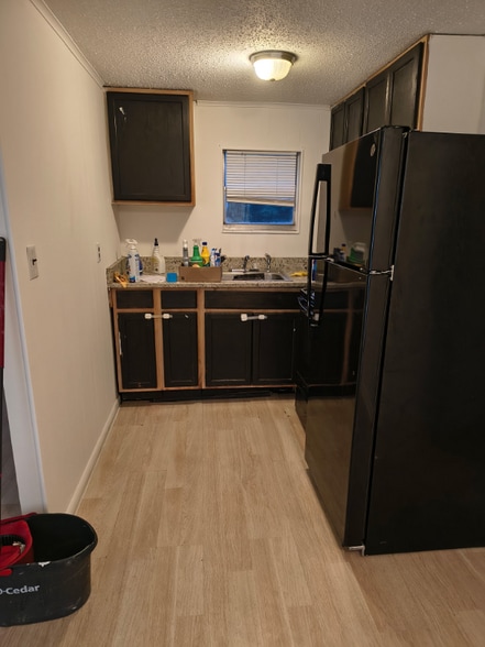 Building Photo - 830 N Temple Ave