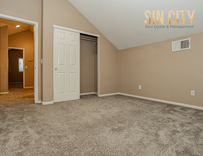 Building Photo - Luxurious 4 Bed, 3 Bath Home in Henderson,...