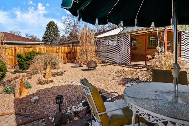 Building Photo - 1733 Lima St