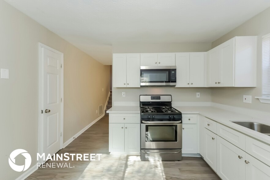 Building Photo - 2144 Marbut Farms Entry