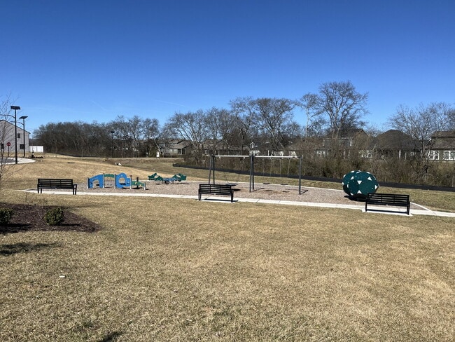 Building Photo - "Charming 3-Bedroom Townhouse with 2.5 Baths on Riverbrook Drive – Your Perfect Gallatin Retreat!"