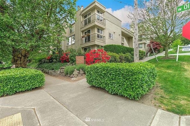 Building Photo - 202 W Olympic Pl