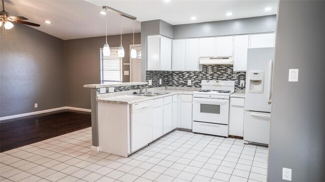 Building Photo - 10606 Topperwein Dr