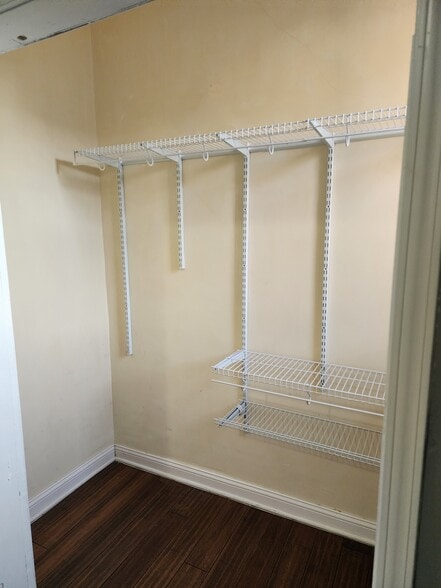 Building Photo - 4909 W Roosevelt Rd