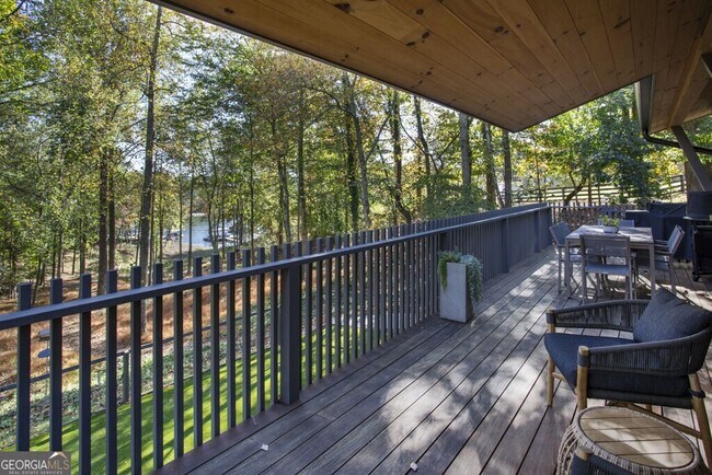 Building Photo - 8885 Bay Dr