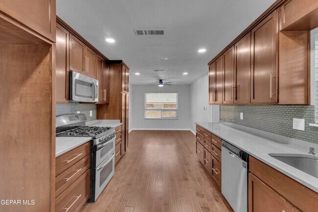 Building Photo - 7112 Ramada Dr