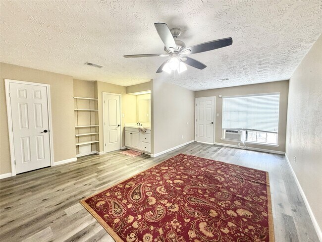 Building Photo - 13330 Cologne Dr