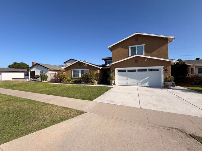 Building Photo - Unbelievable 4 Bed, 4 Bath House For Rent In Buena Park-Must See To Appreciate!