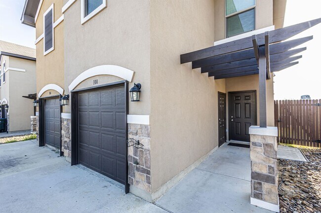 Building Photo - 108 Niagara Dr.