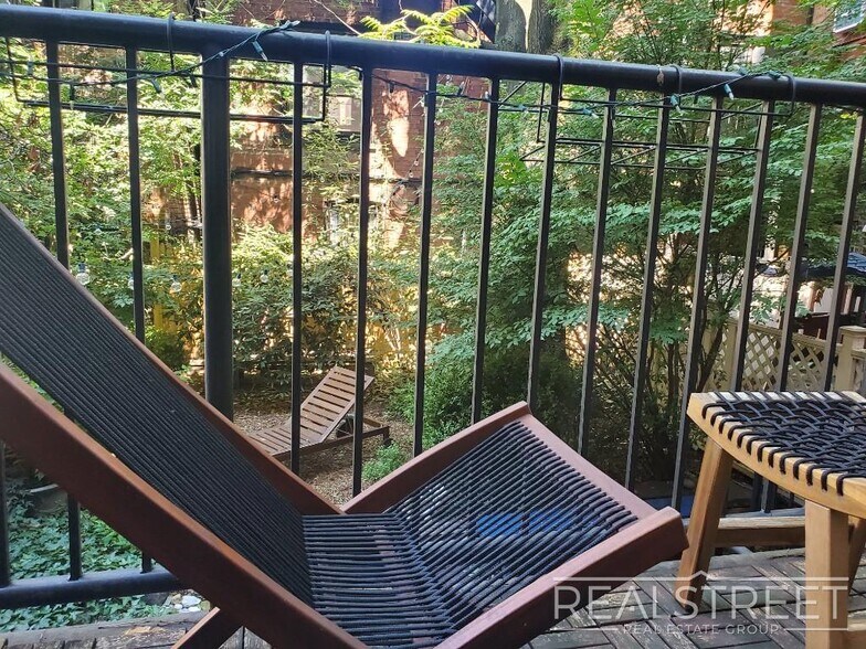 Building Photo - Stunning 2BR apartment with Private Terran...
