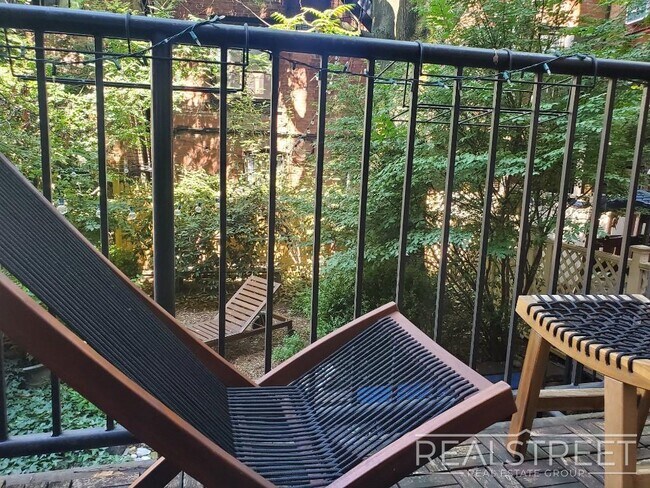 Building Photo - Stunning 2BR apartment with Private Terran...