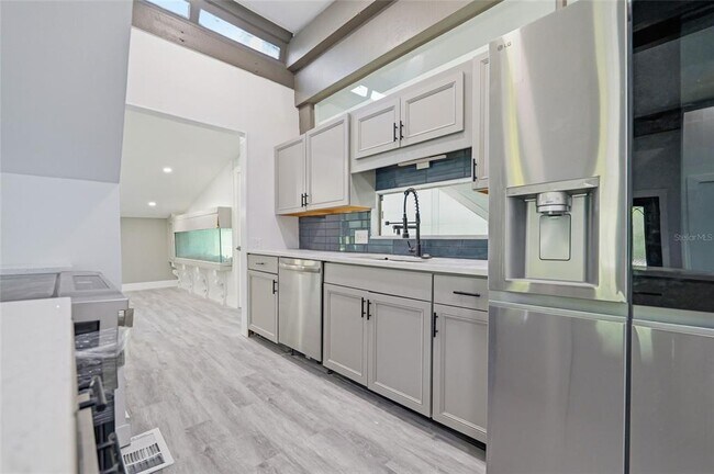 Building Photo - 7210 Valrie Ln