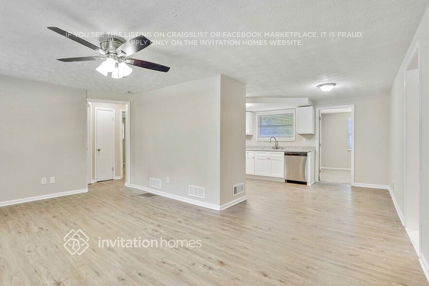 Building Photo - 6265 Lakeview Dr