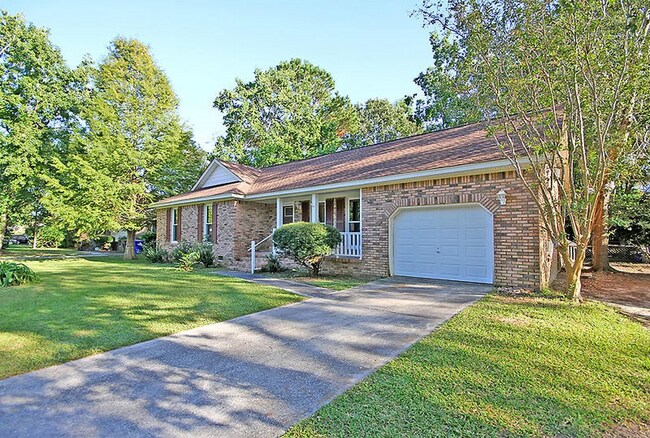 Front - 1531 Wakendaw Rd