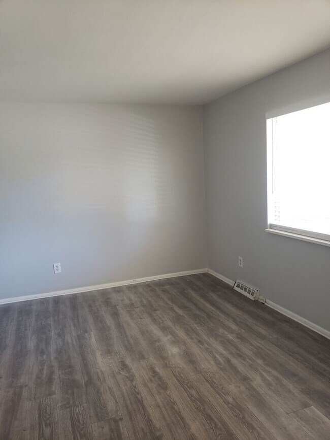 Building Photo - 3753-3763 W 89th Way