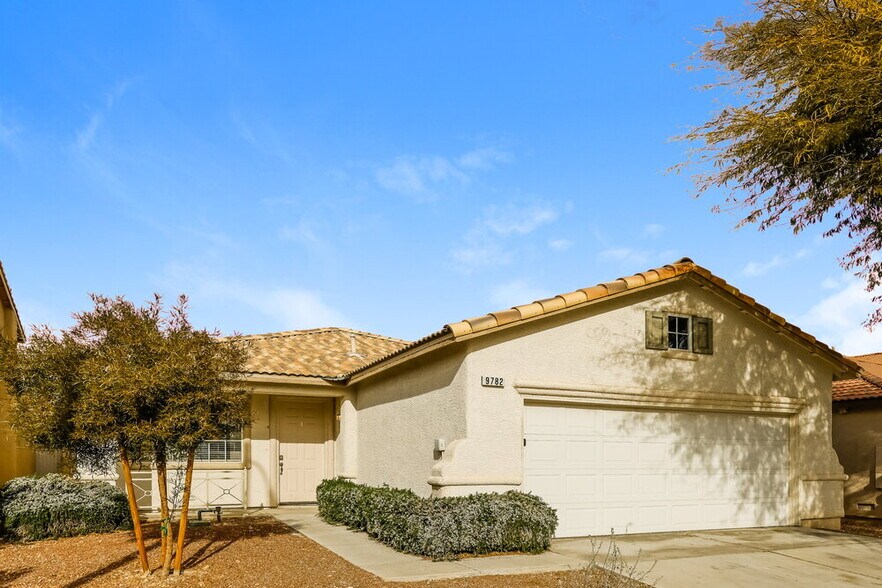 Building Photo - 9782 Vista Crest Ave