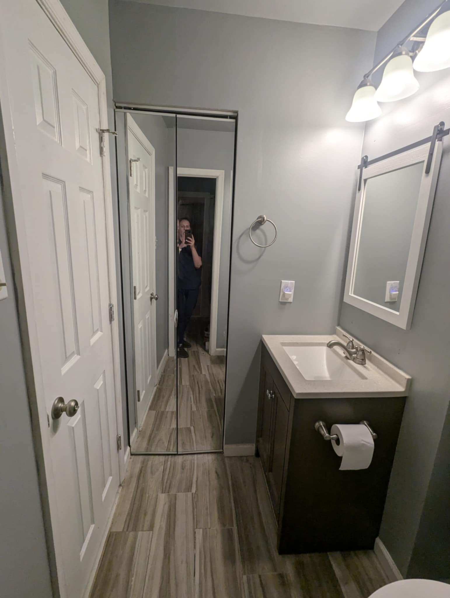 Full bath - 131 Beth Dr