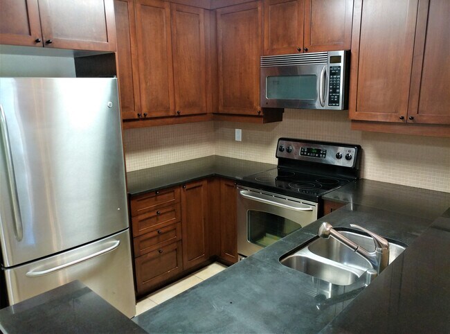 Building Photo - 3520 Lebon Dr